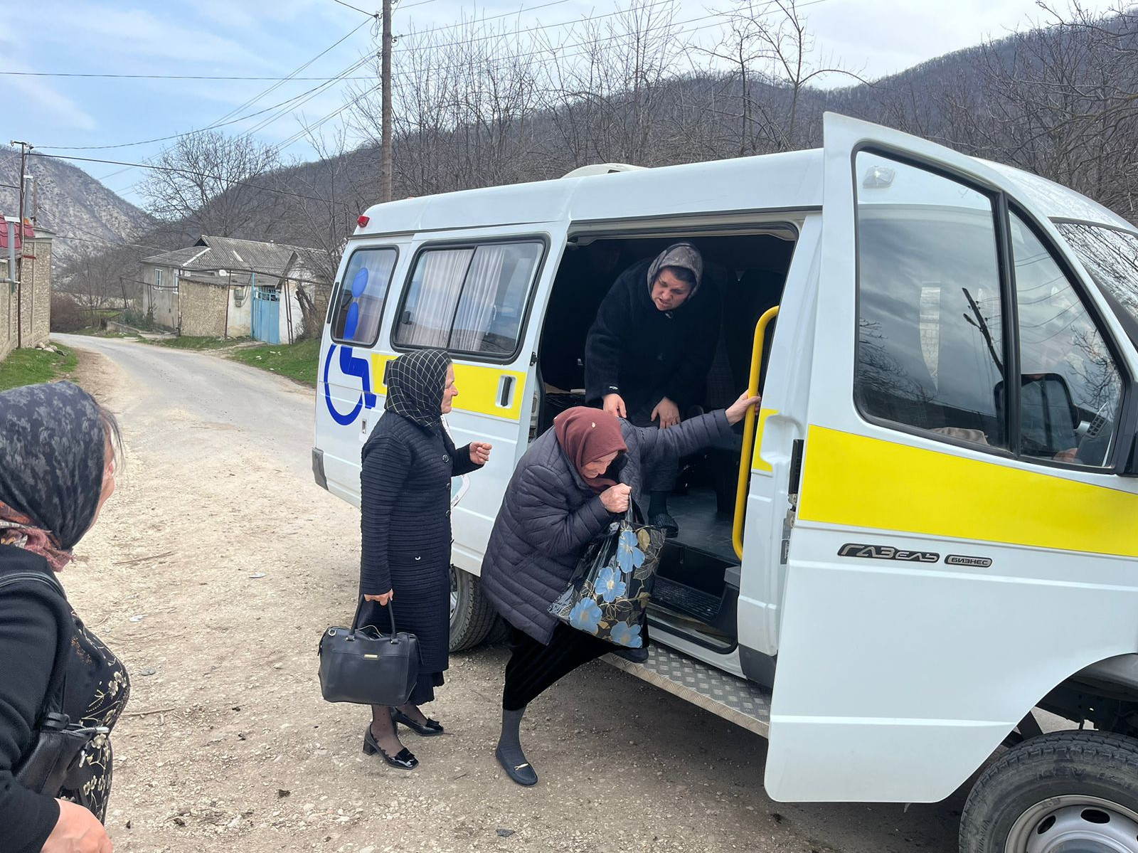 Подведомственные учреждения Минтруда Дагестана продолжают осуществлять доставку пожилых подопечных на медобследование в рамках нацпроекта «Демография»